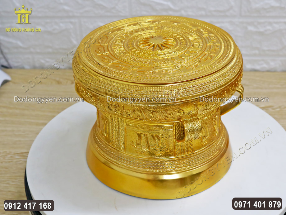 bề mặt d&aacute;t v&agrave;ng sang trọng